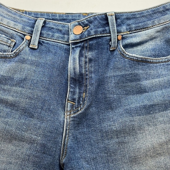 Level 99 3 1/2” Inseam Cuffed High Rise Shorts Size 29 - Picture 15 of 16